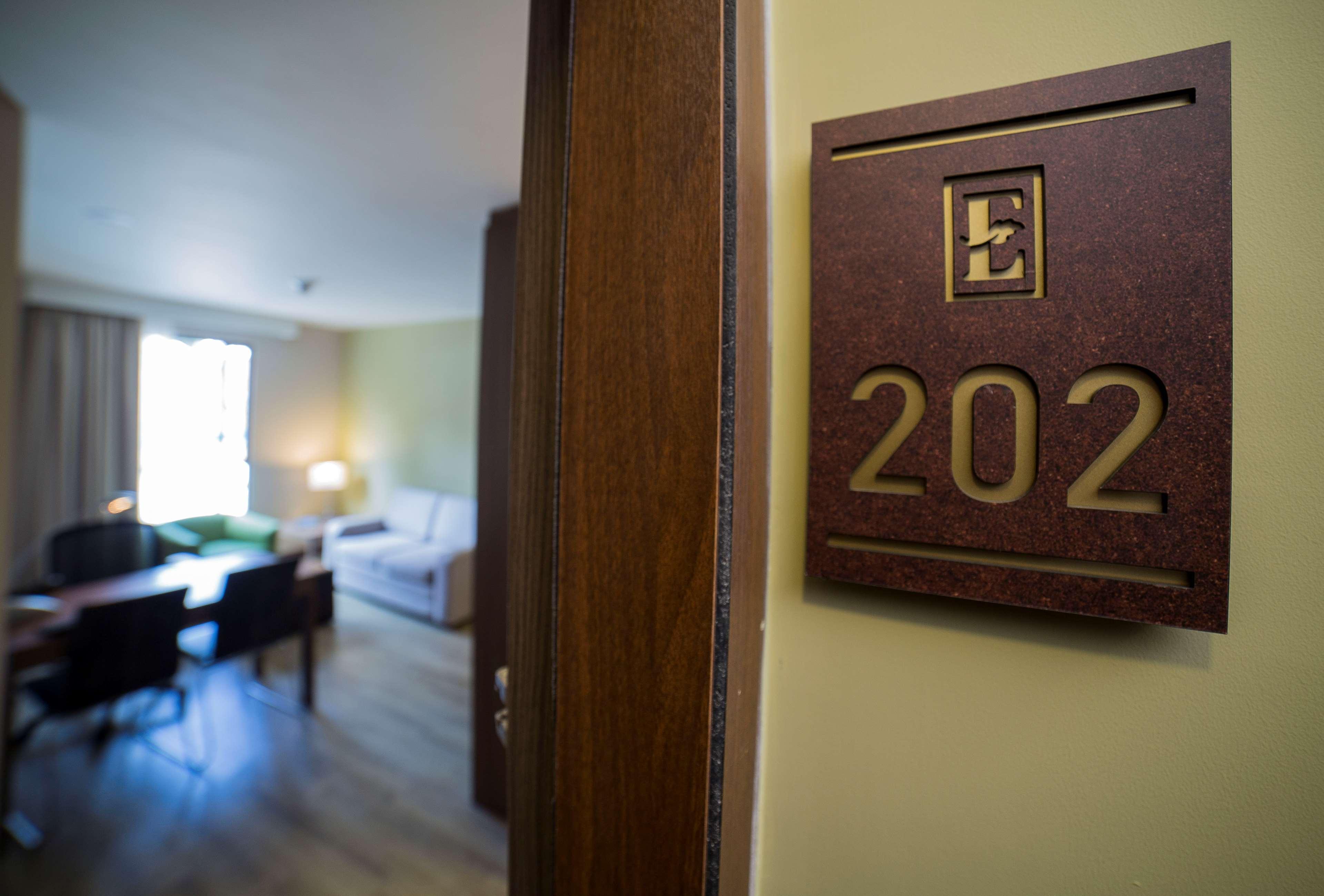 Embassy Suites by Hilton Bogotá - Rosales Exteriér fotografie A room at the hotel