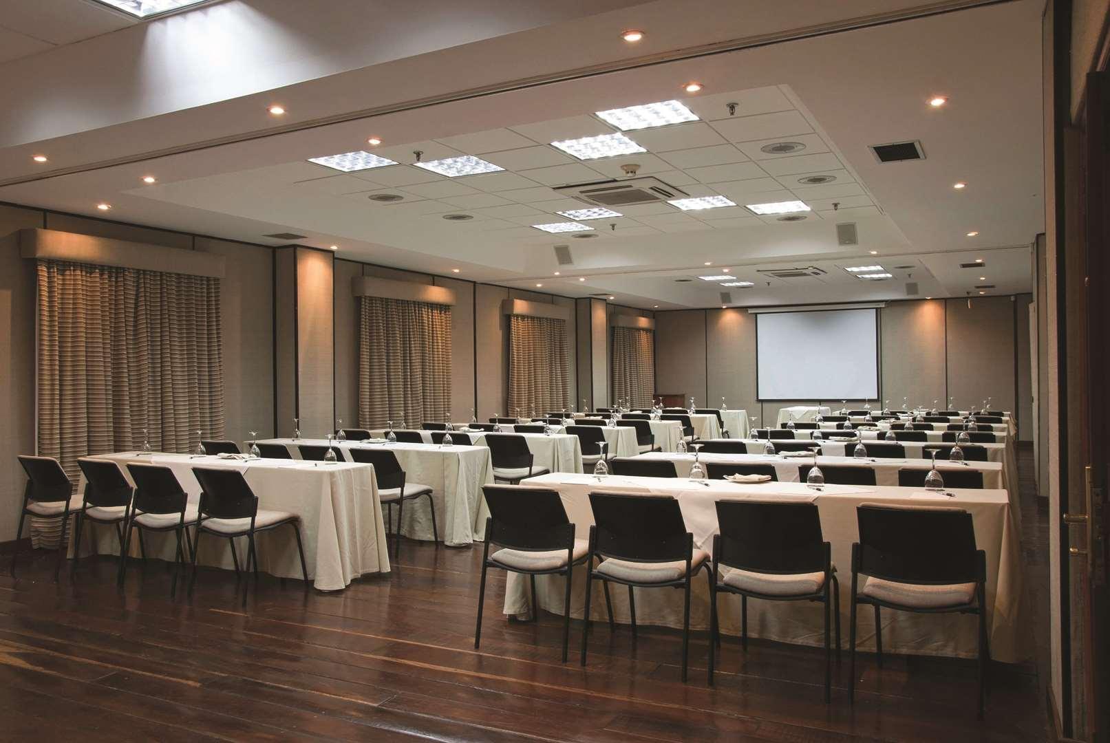 Embassy Suites by Hilton Bogotá - Rosales Exteriér fotografie A conference room