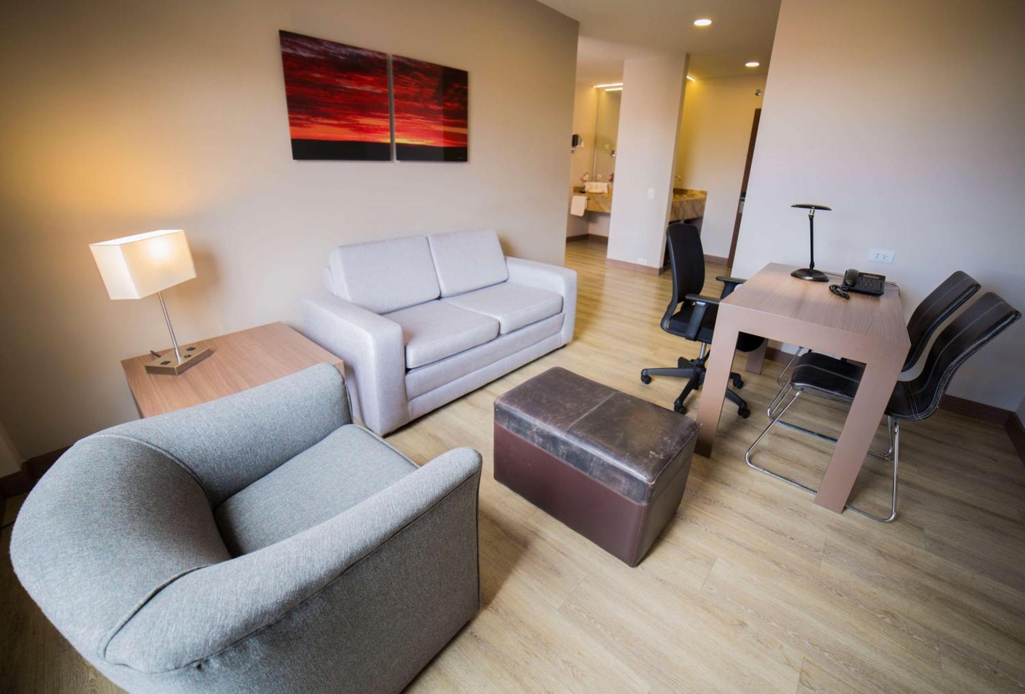 Embassy Suites by Hilton Bogotá - Rosales Exteriér fotografie A typical apartment at the residence