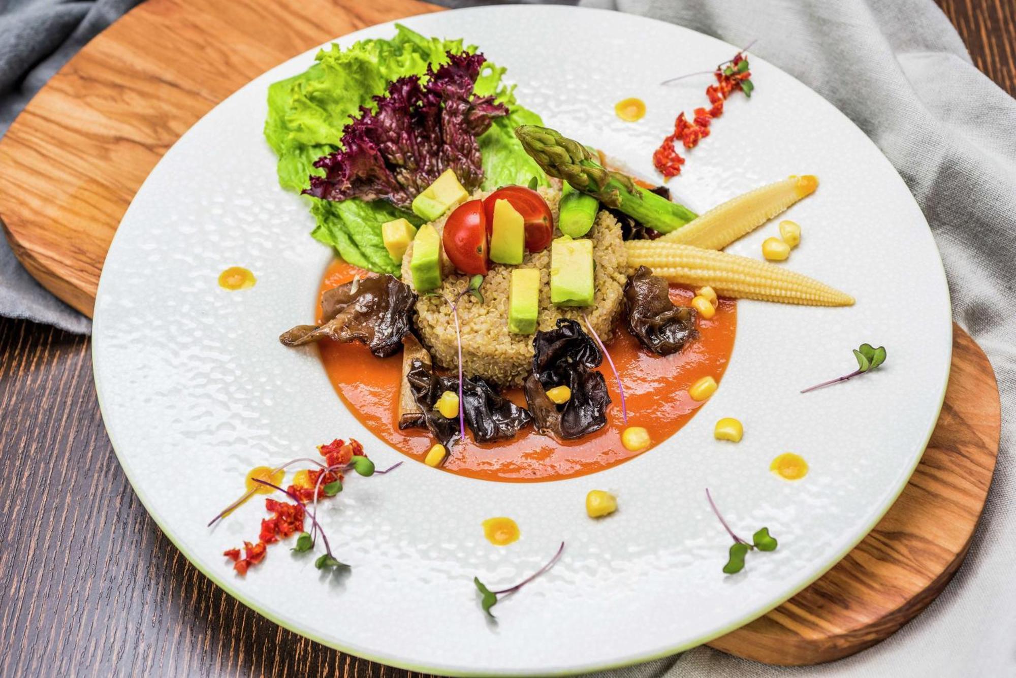 Embassy Suites by Hilton Bogotá - Rosales Exteriér fotografie Quinoa salad