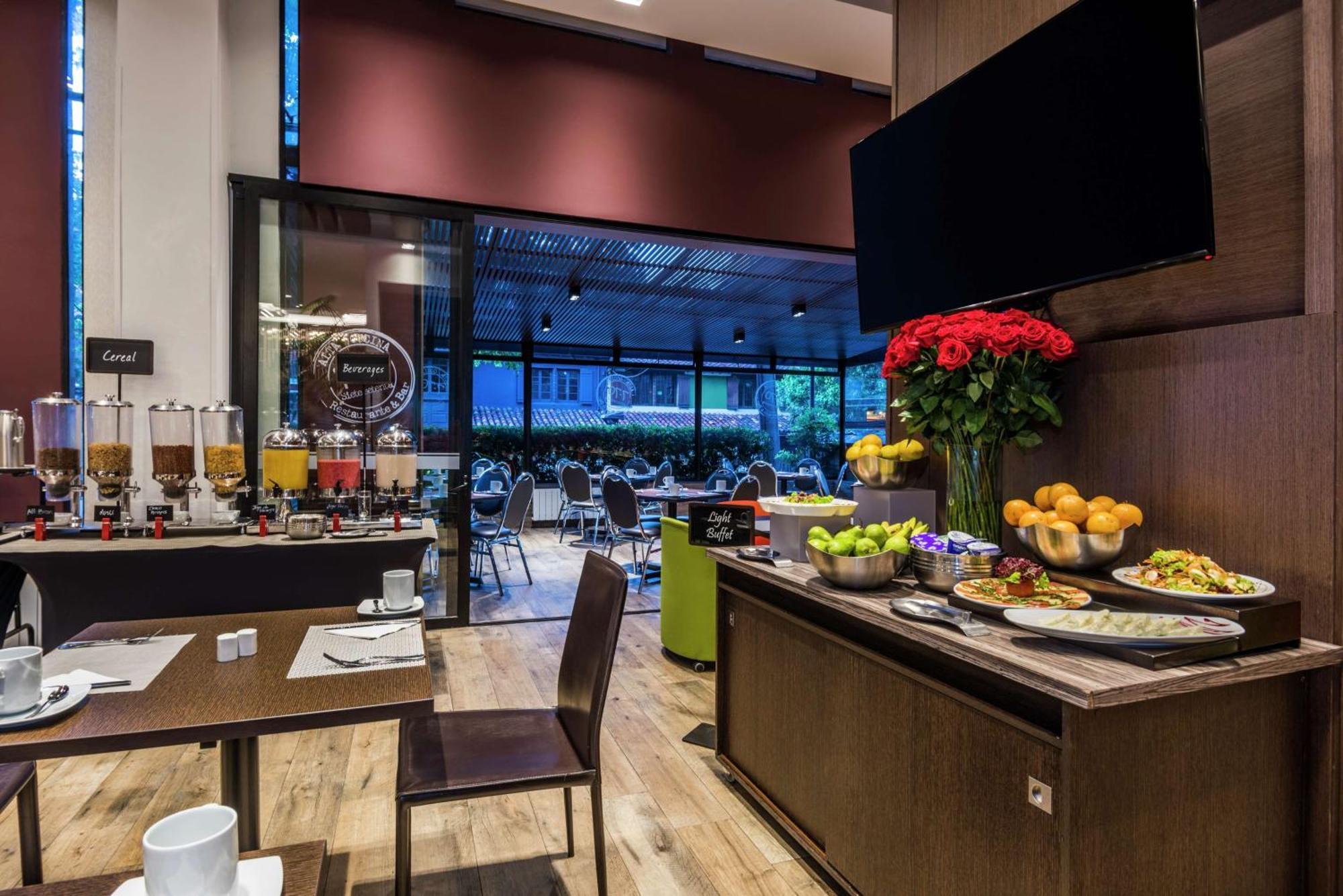 Embassy Suites by Hilton Bogotá - Rosales Exteriér fotografie The lounge at the airport