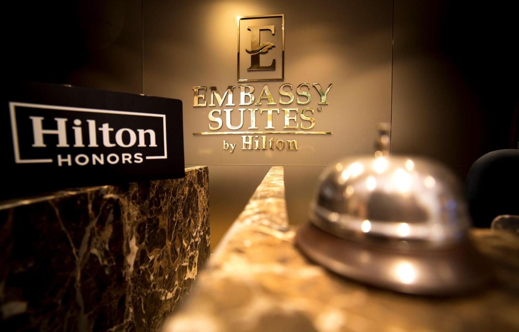 Embassy Suites by Hilton Bogotá - Rosales Exteriér fotografie Hilton Honors logo at the Embassy Suites by Hilton in San Francisco