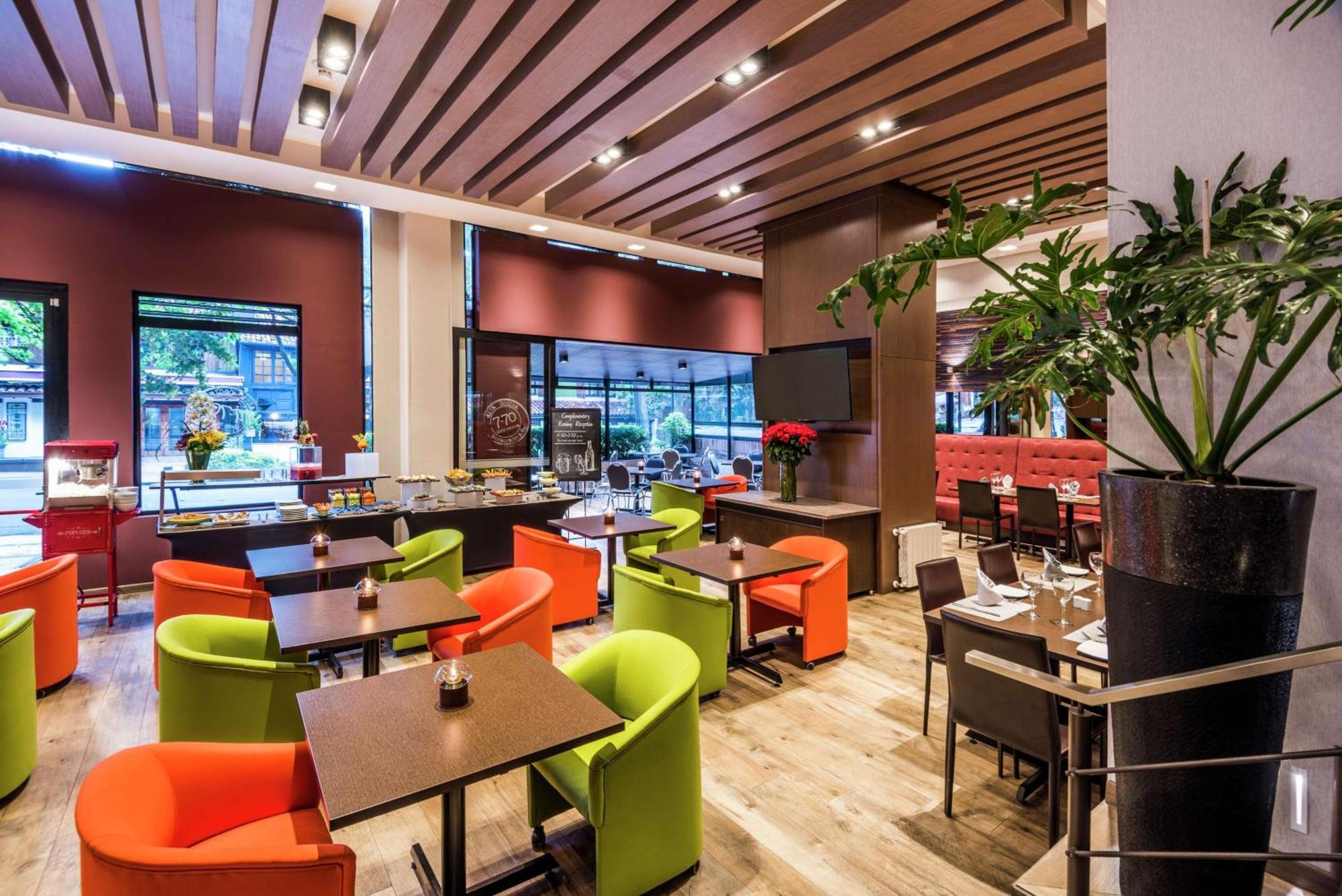 Embassy Suites by Hilton Bogotá - Rosales Exteriér fotografie The interior of the restaurant