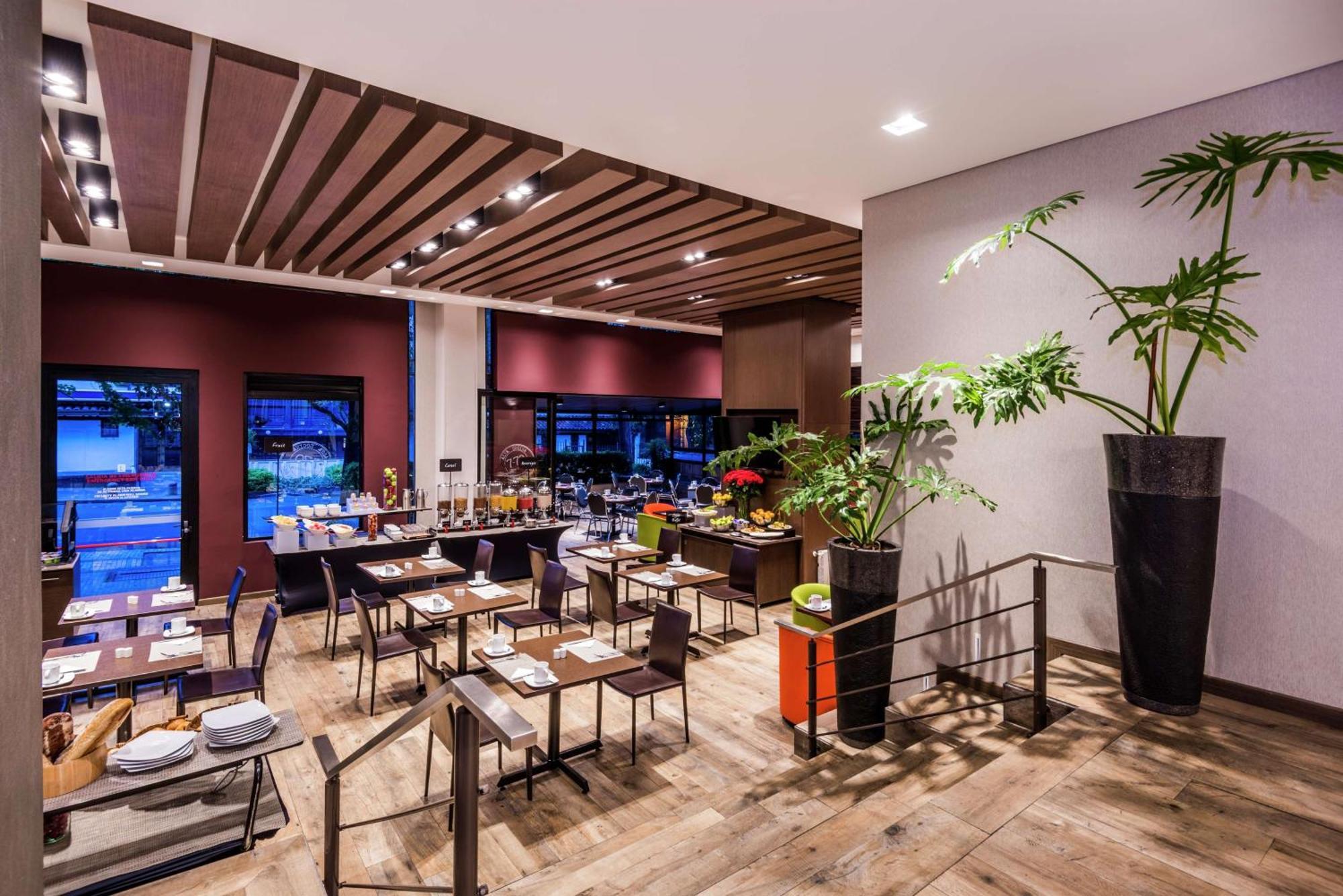 Embassy Suites by Hilton Bogotá - Rosales Exteriér fotografie The restaurant