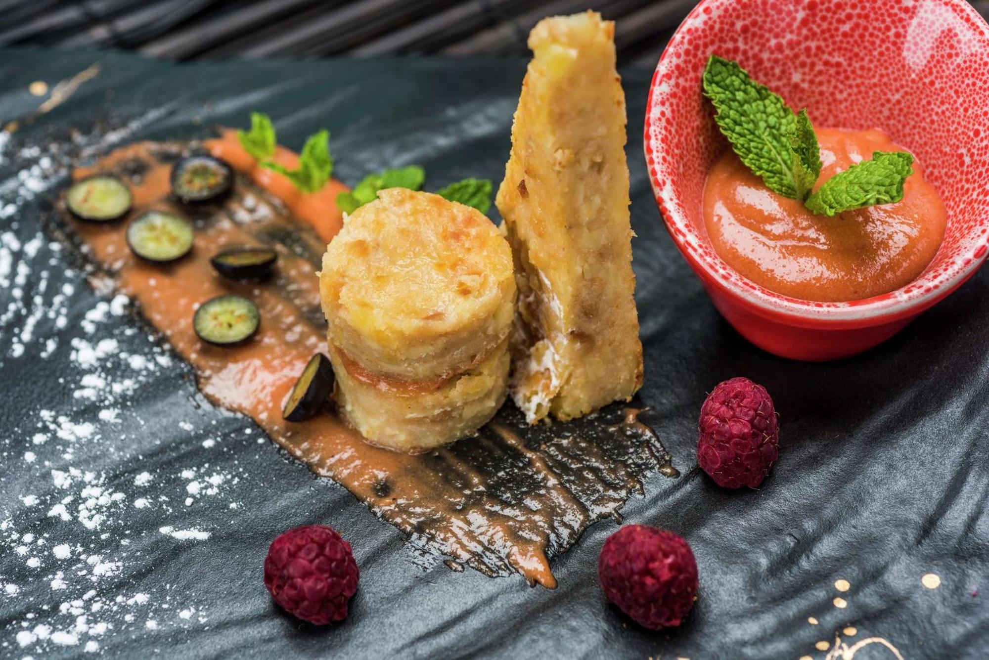 Embassy Suites by Hilton Bogotá - Rosales Exteriér fotografie A dessert