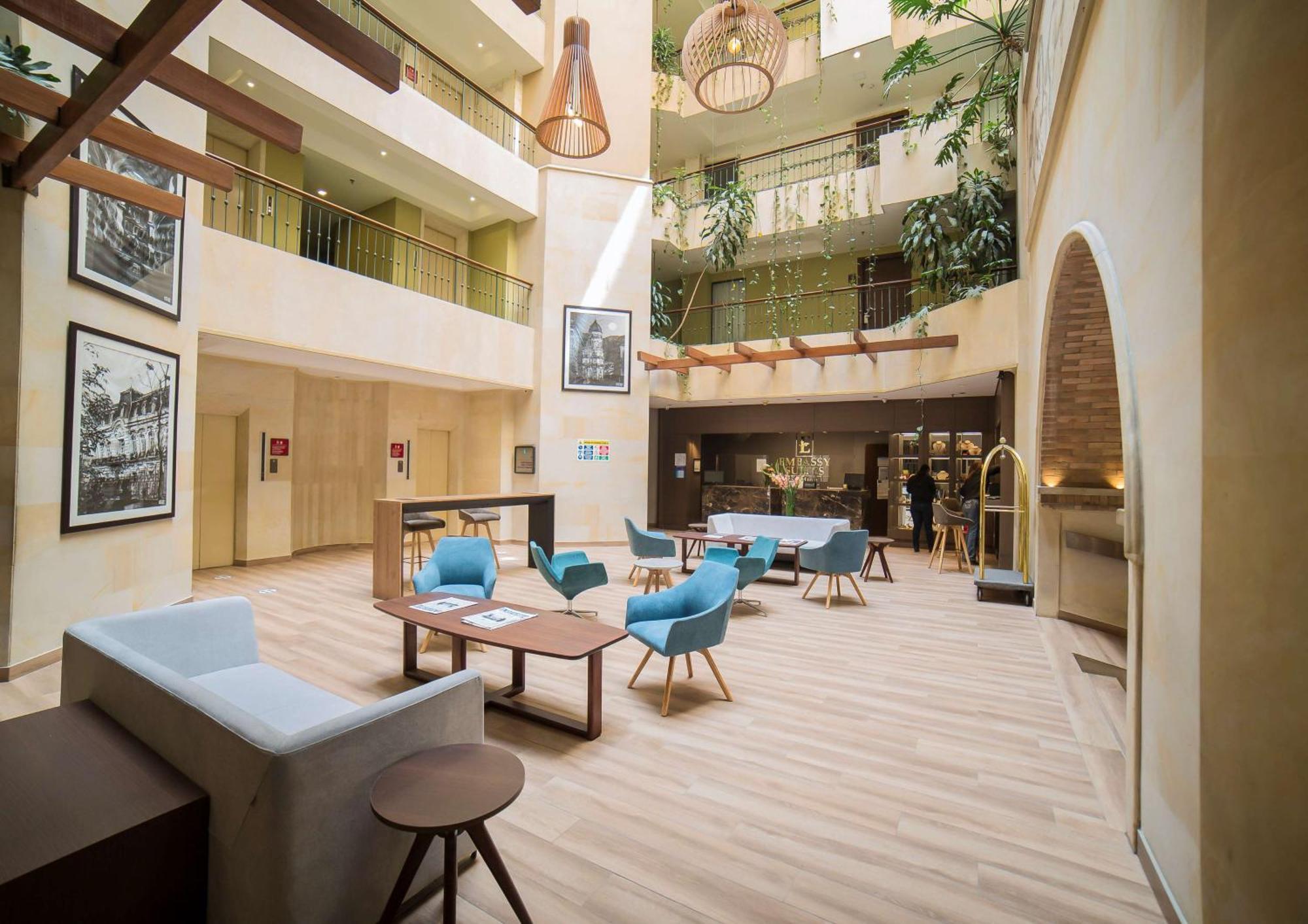 Embassy Suites by Hilton Bogotá - Rosales Exteriér fotografie The interior of the hotel
