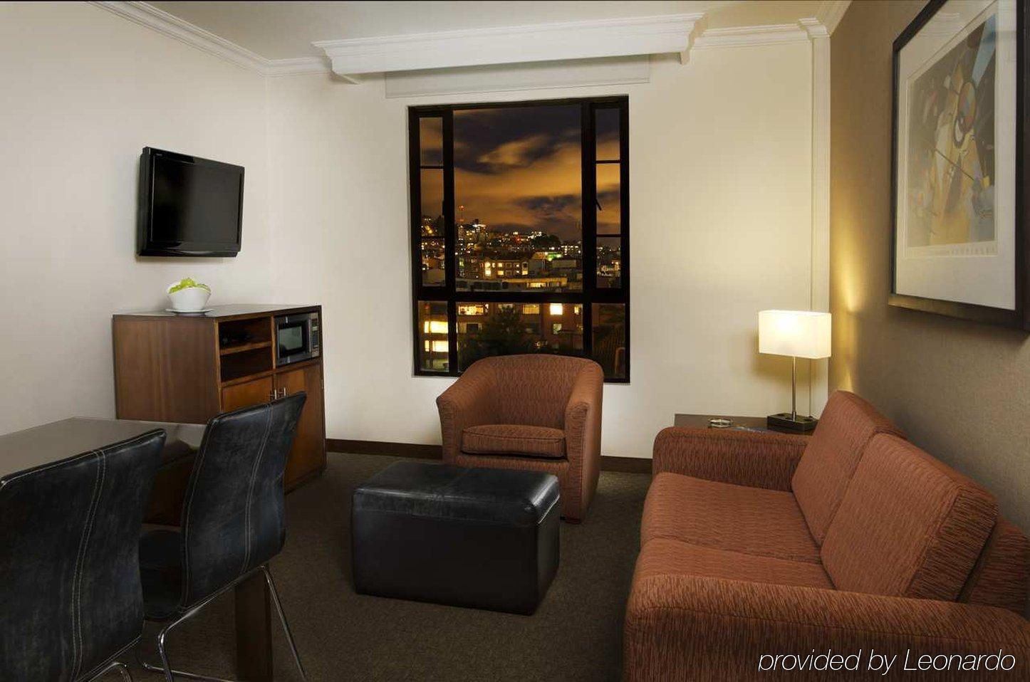 Embassy Suites by Hilton Bogotá - Rosales Exteriér fotografie A typical room at the hotel