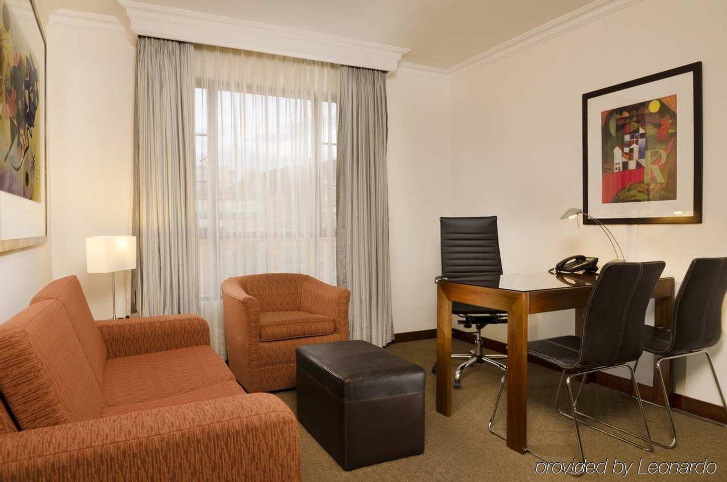 Embassy Suites by Hilton Bogotá - Rosales Exteriér fotografie A typical hotel room