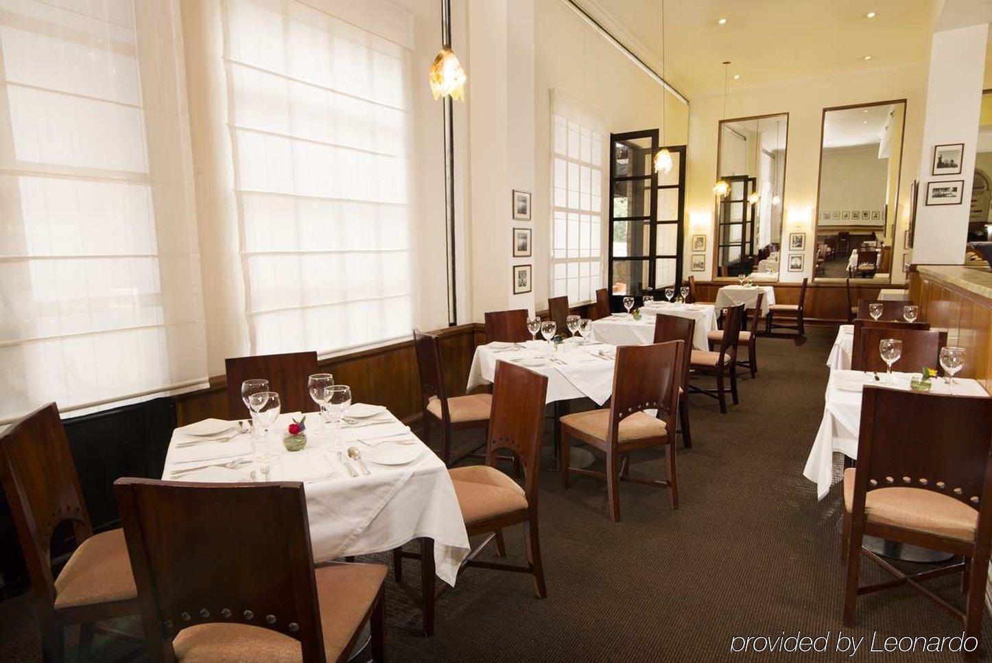 Embassy Suites by Hilton Bogotá - Rosales Exteriér fotografie The restaurant's interior